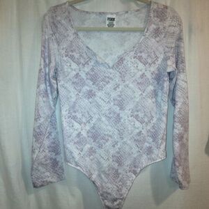 Victoria's Secret PINK Large L-Sleeve Bodysuit Print Cotton Stretch White Purple